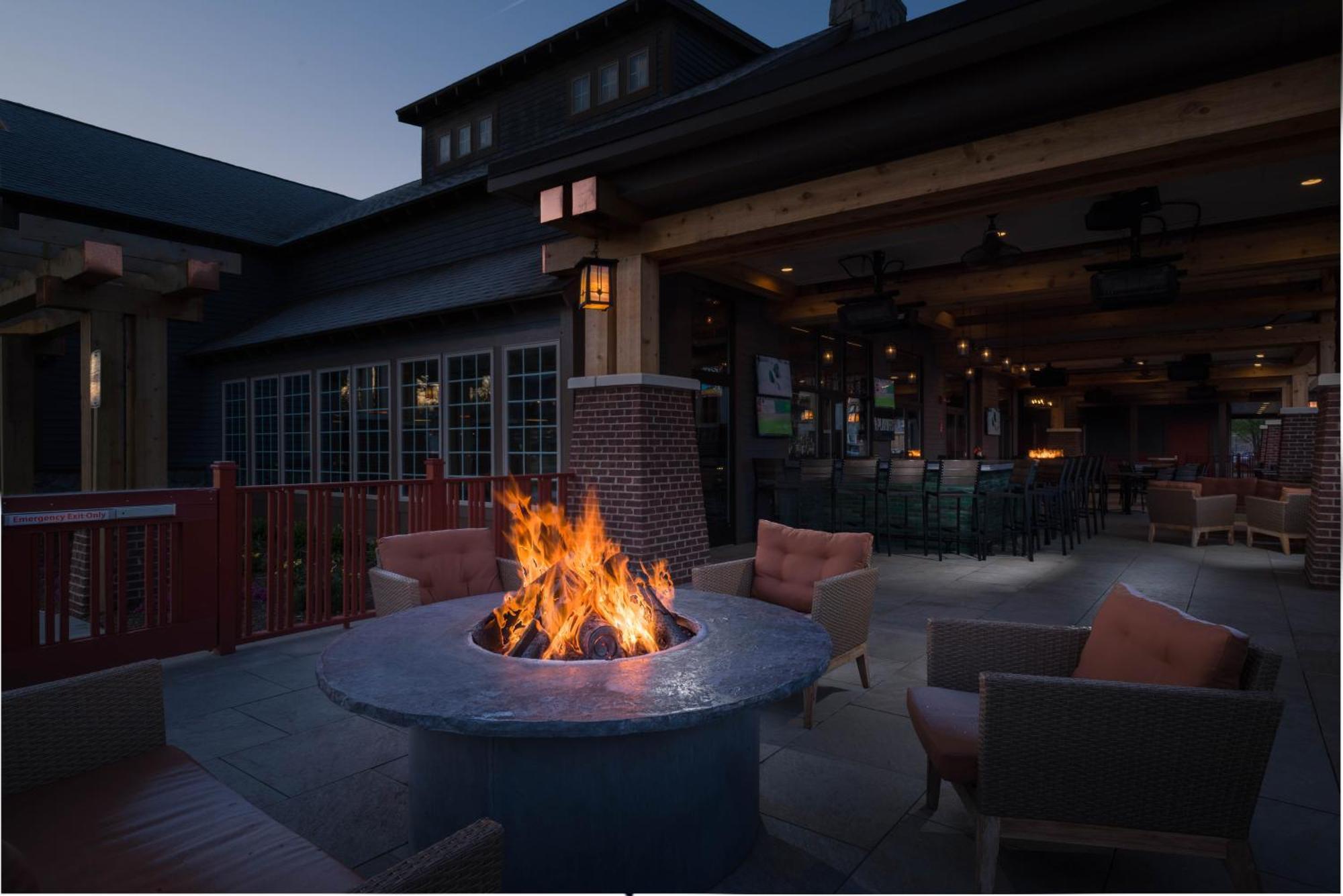 The Craftsman Inn & Suites Fayetteville Exterior photo