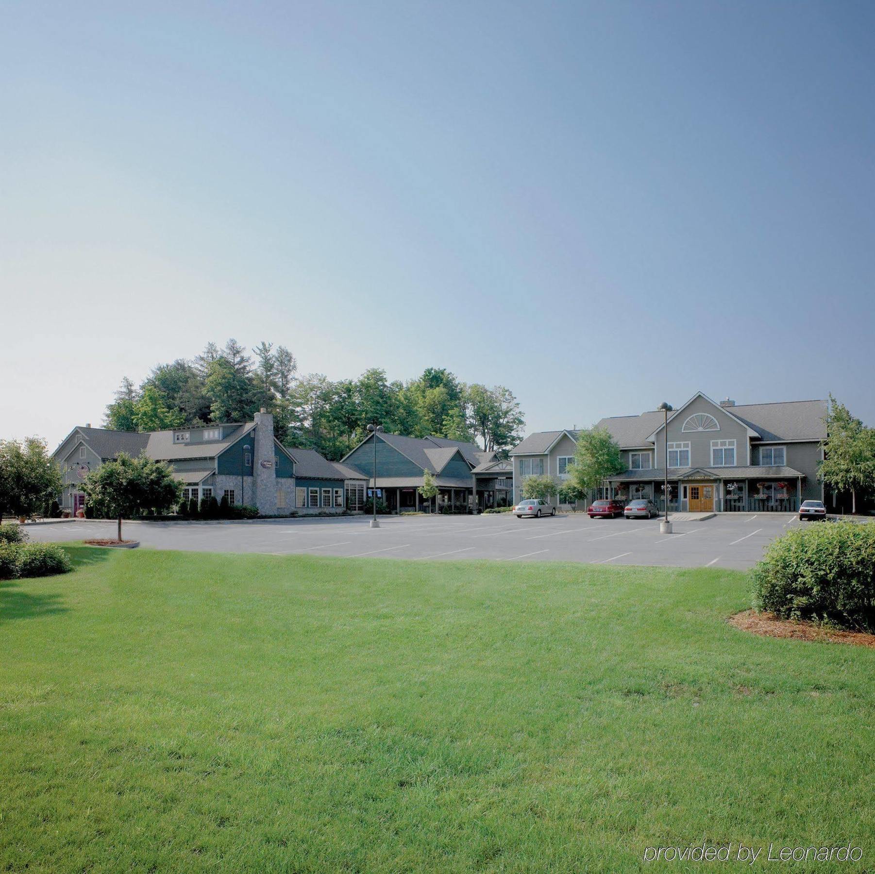 The Craftsman Inn & Suites Fayetteville Exterior photo
